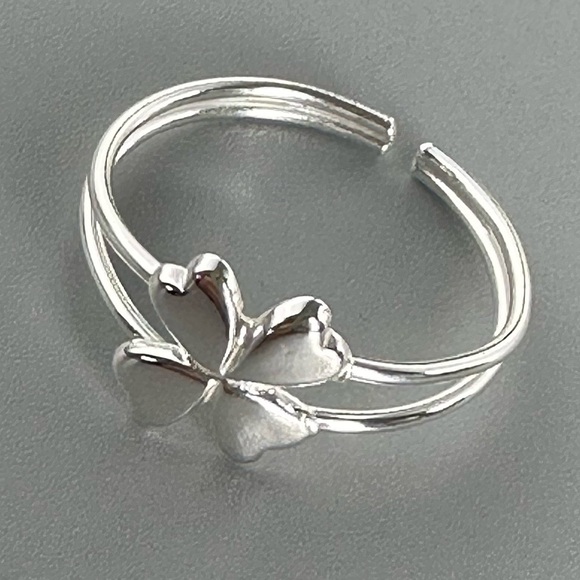 Sterling Silver Adjustable Clover Toe Ring - Picture 9 of 9